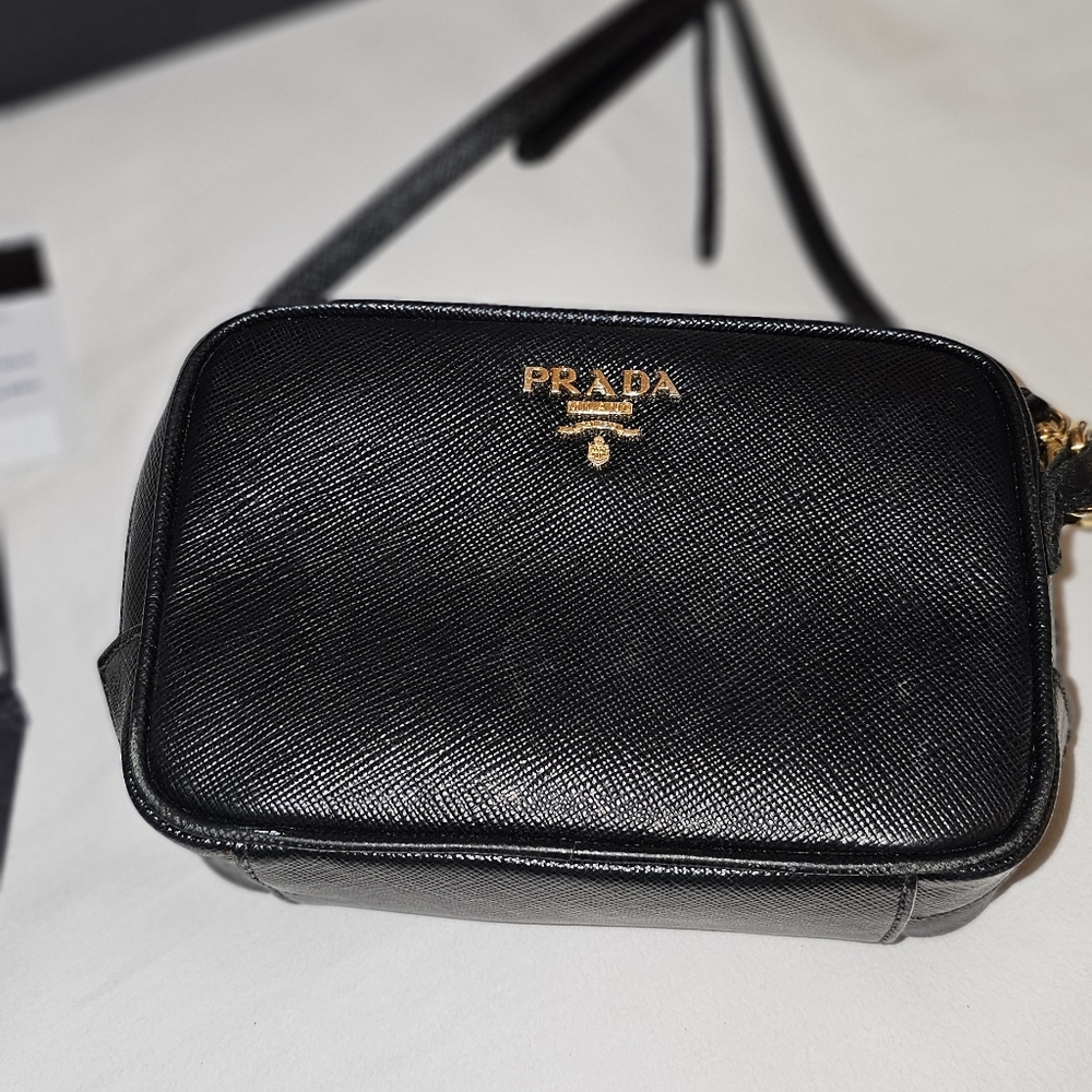 Prada Contenitore Tracolla Mini Camera Bag In Nero - image 2